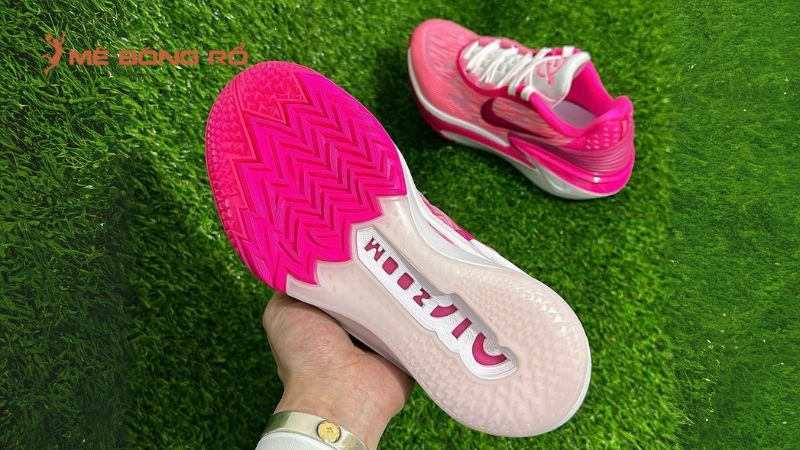 GT Cut 2 kiểm soát tốt, đổi hướng mượt và bám sân cao