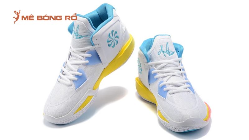 Kyrie 8 giúp hậu vệ linh hoạt và ổn định khi xoay chuyển