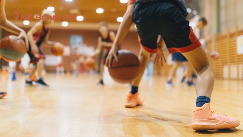 Kỹ thuật footwork trong bóng rổ: Pivot (Xoay chân trụ)