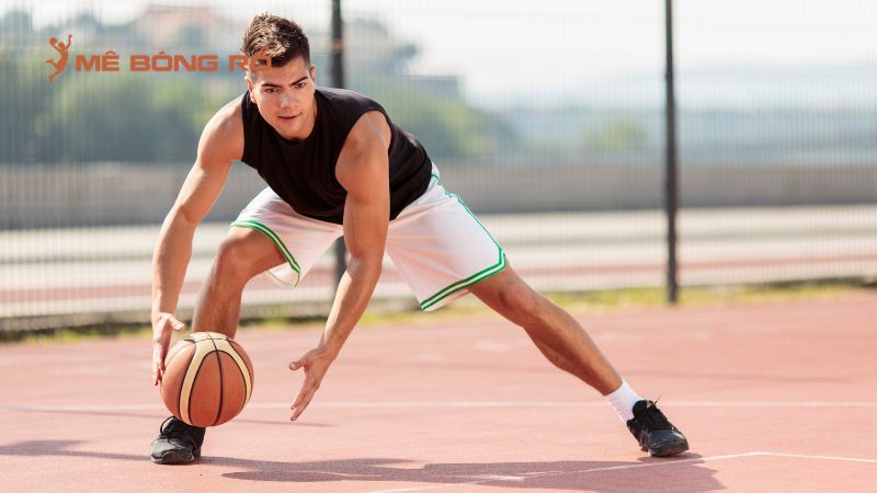 Kỹ thuật footwork trong bóng rổ: Slide Step (Bước trượt ngang)