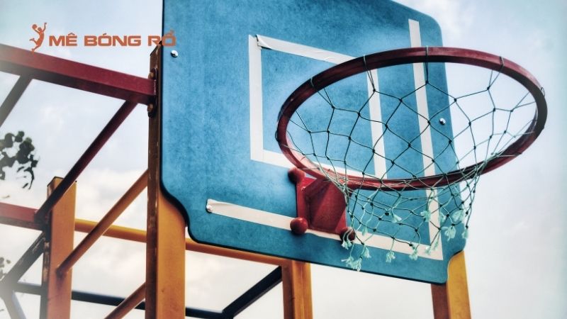Sân bóng rổ phường 8 chính là điểm hẹn không thể thiếu của giới trẻ yêu thể thao