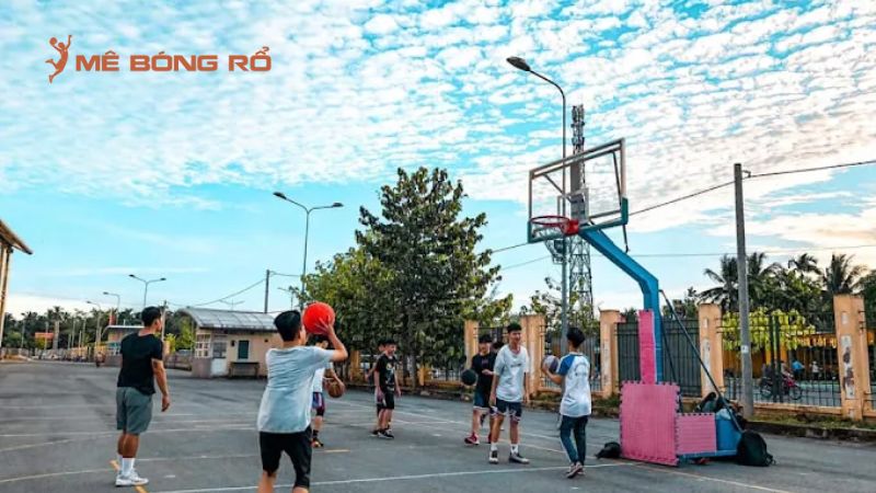 Sân bóng rổ Bến Tre thoáng mát