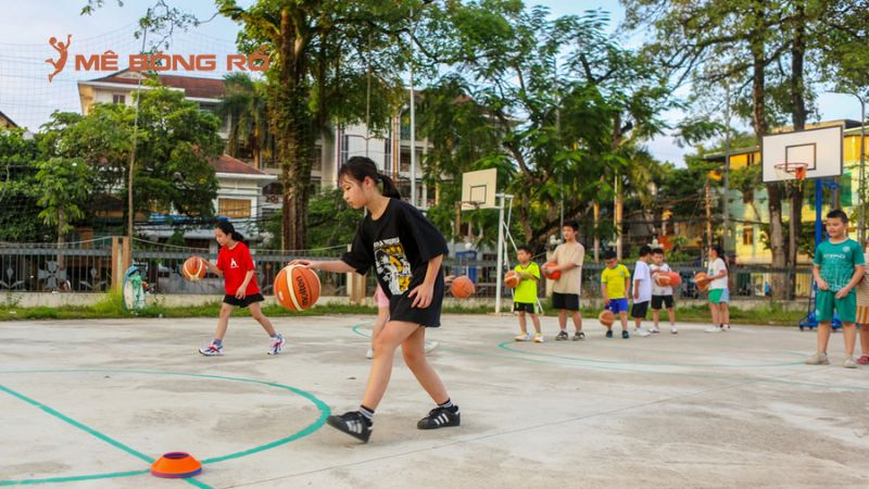Sân bóng rổ Yên Bái tại Trung tâm Hoạt động thanh thiếu nhi nổi bật với cơ sở vật chất hiện đại