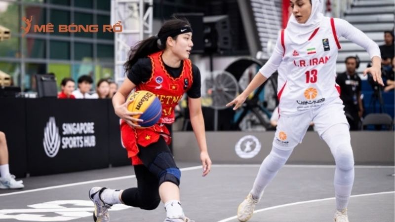 Chiến thuật tấn công khắc chế zone defense bằng chuyền nhanh và dứt điểm từ trung lộ hiệu quả
